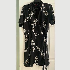VINCE CAMUTO Short Sleeve Wrap Front Side Tie Dress